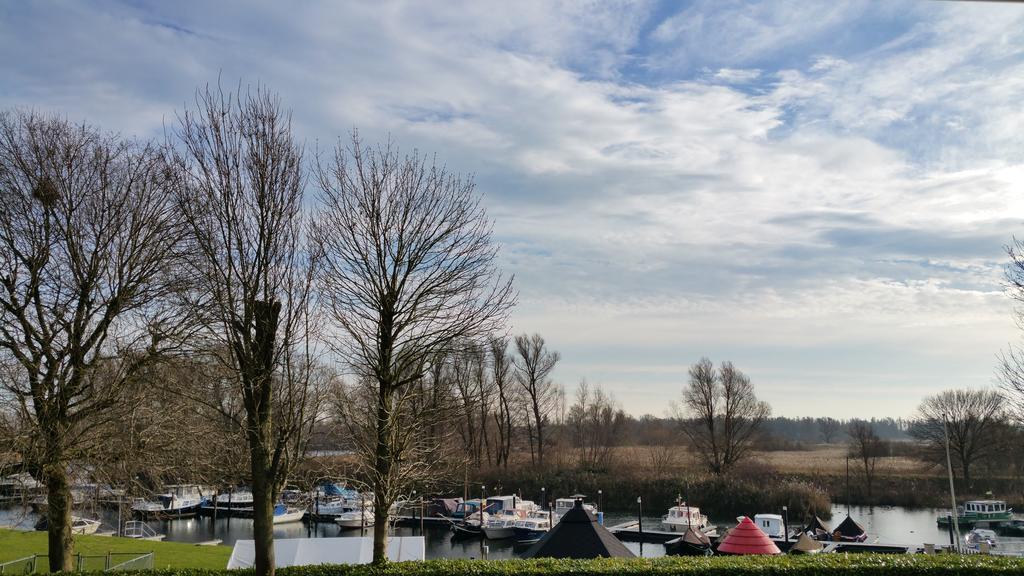 De Brabantse Biesbosch Hotel Werkendam Bagian luar foto