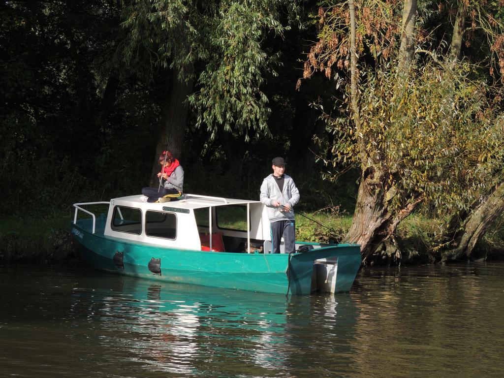 De Brabantse Biesbosch Hotel Werkendam Bagian luar foto