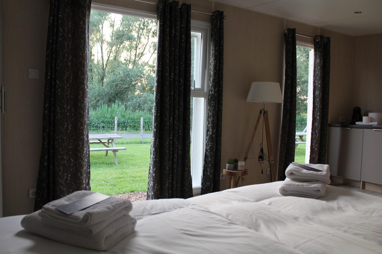 De Brabantse Biesbosch Hotel Werkendam Bagian luar foto