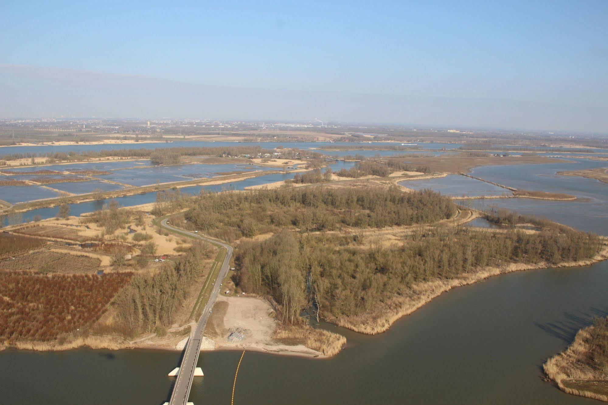 De Brabantse Biesbosch Hotel Werkendam Bagian luar foto
