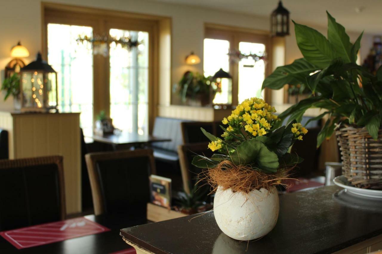 De Brabantse Biesbosch Hotel Werkendam Bagian luar foto